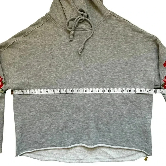 H&M - Embroidered Cropped Hoodie - Picture 5 of 7